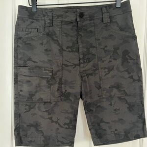 Mission Workshop Gray Camo Shorts Size 32